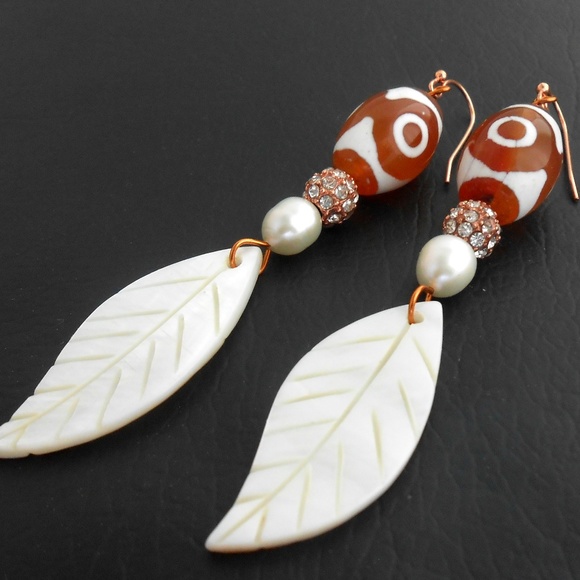 Freshwater Pearl Dzi Bead MOP Leaf Earrings - Picture 3 of 3